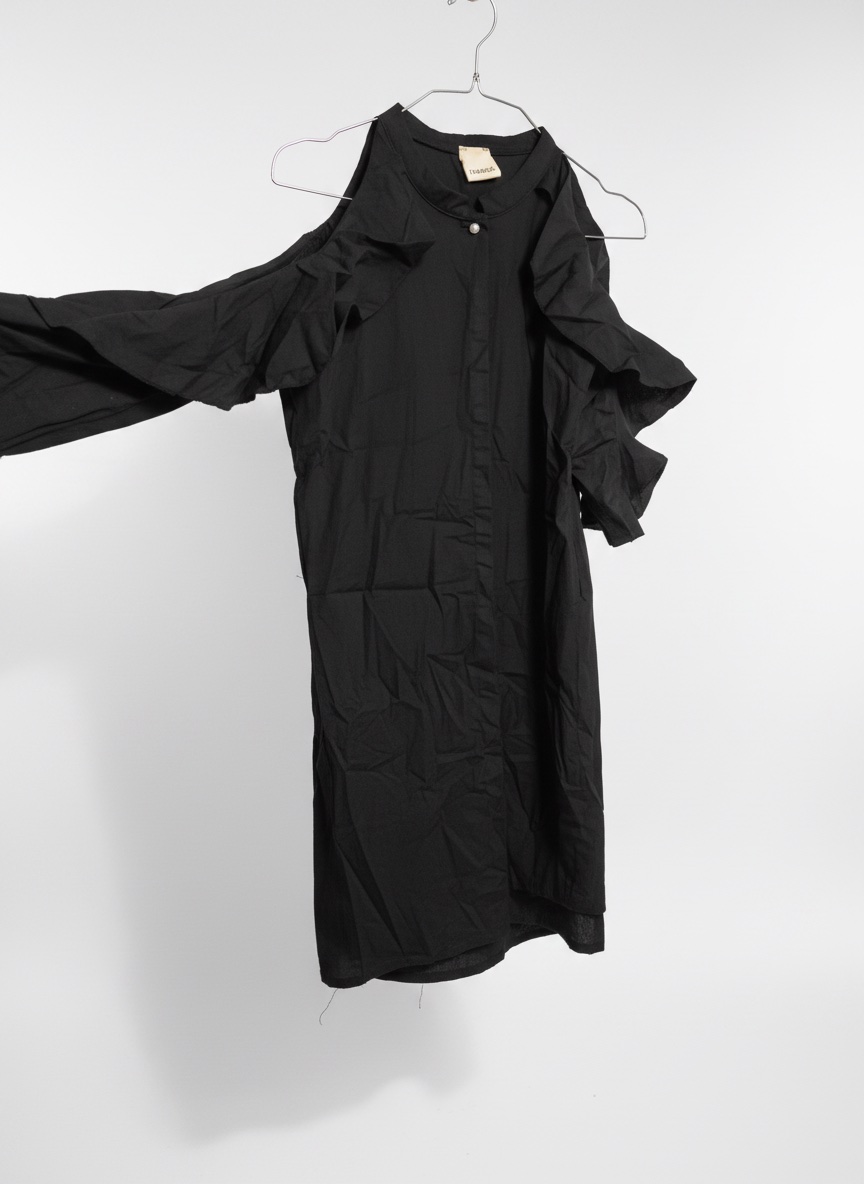 Robe noire boutonnee 