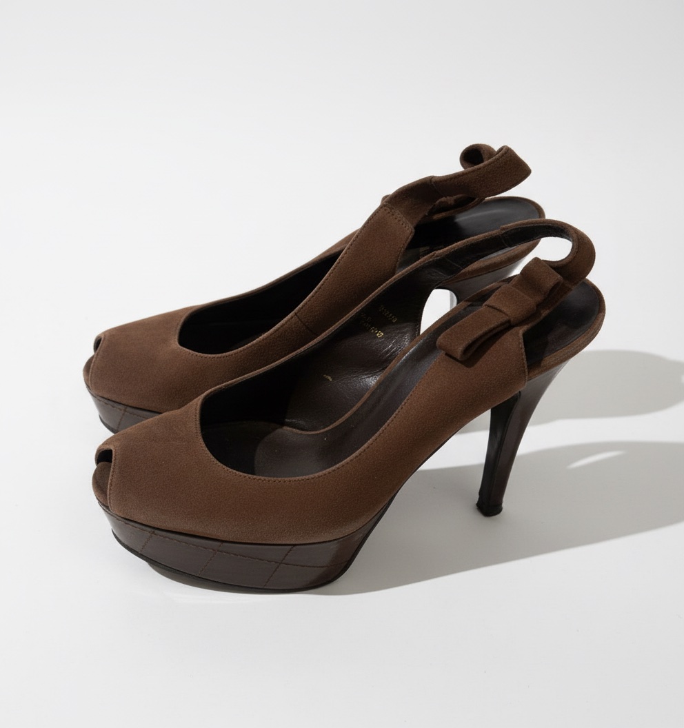 Escarpins marrons en daim de la marque stuart weizman
