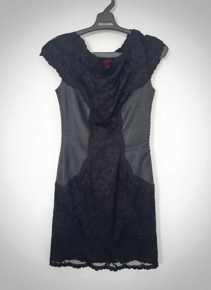 Robe effet cuir avec dentelle