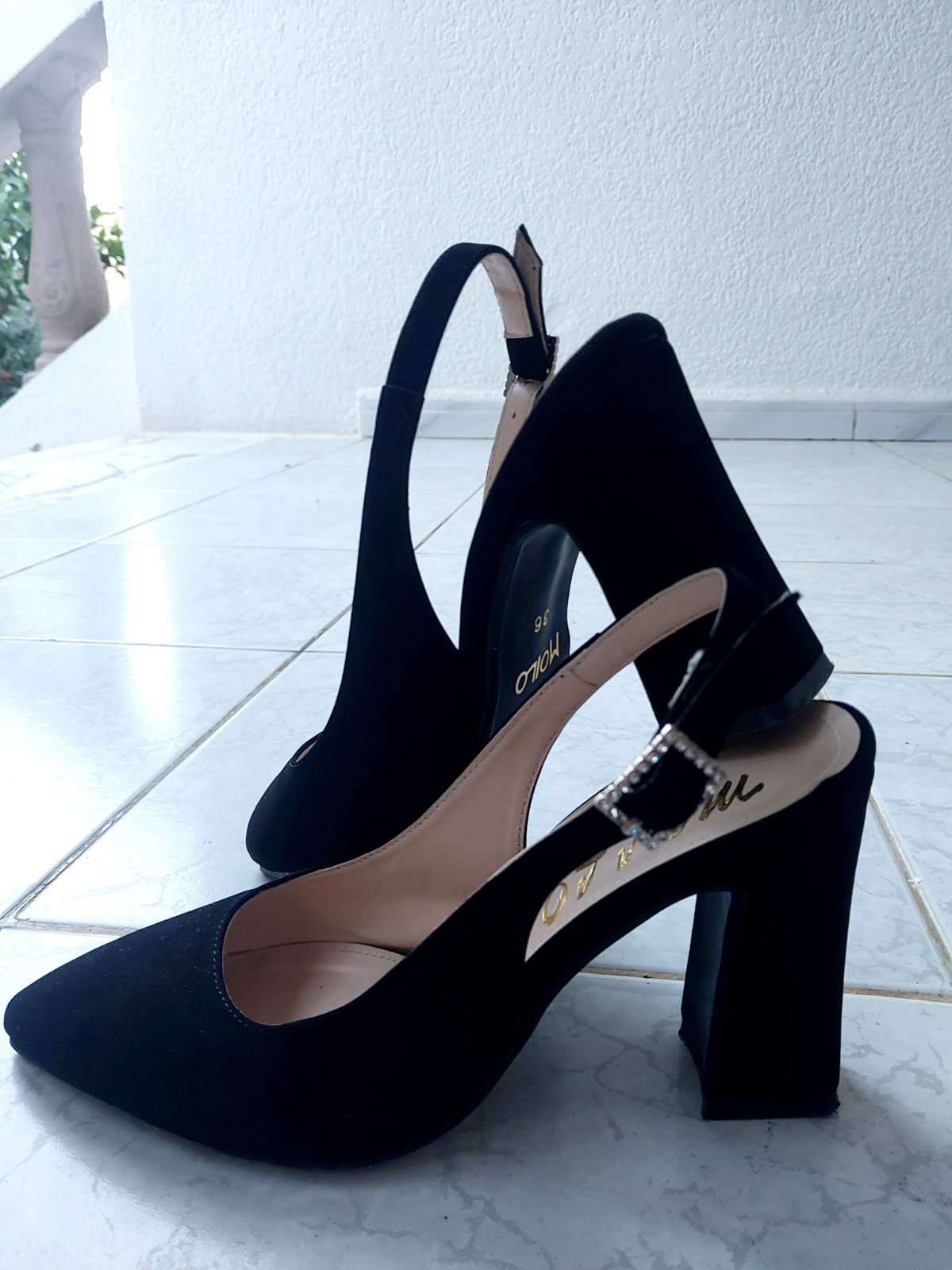 🖤 Escarpin noir élégant à talon confortable, parfait pour les soirées et les occasions spéciales