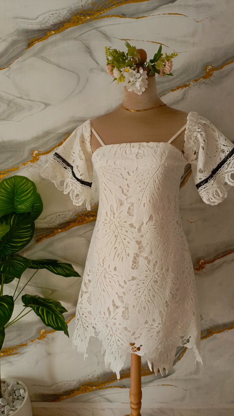 Robe blanc en broderie
