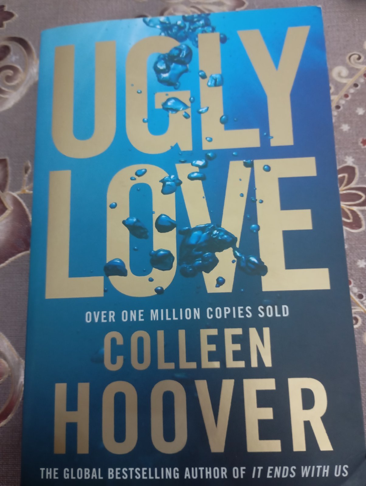 Ugly love by Colleen Hoover original copy excellent condition 