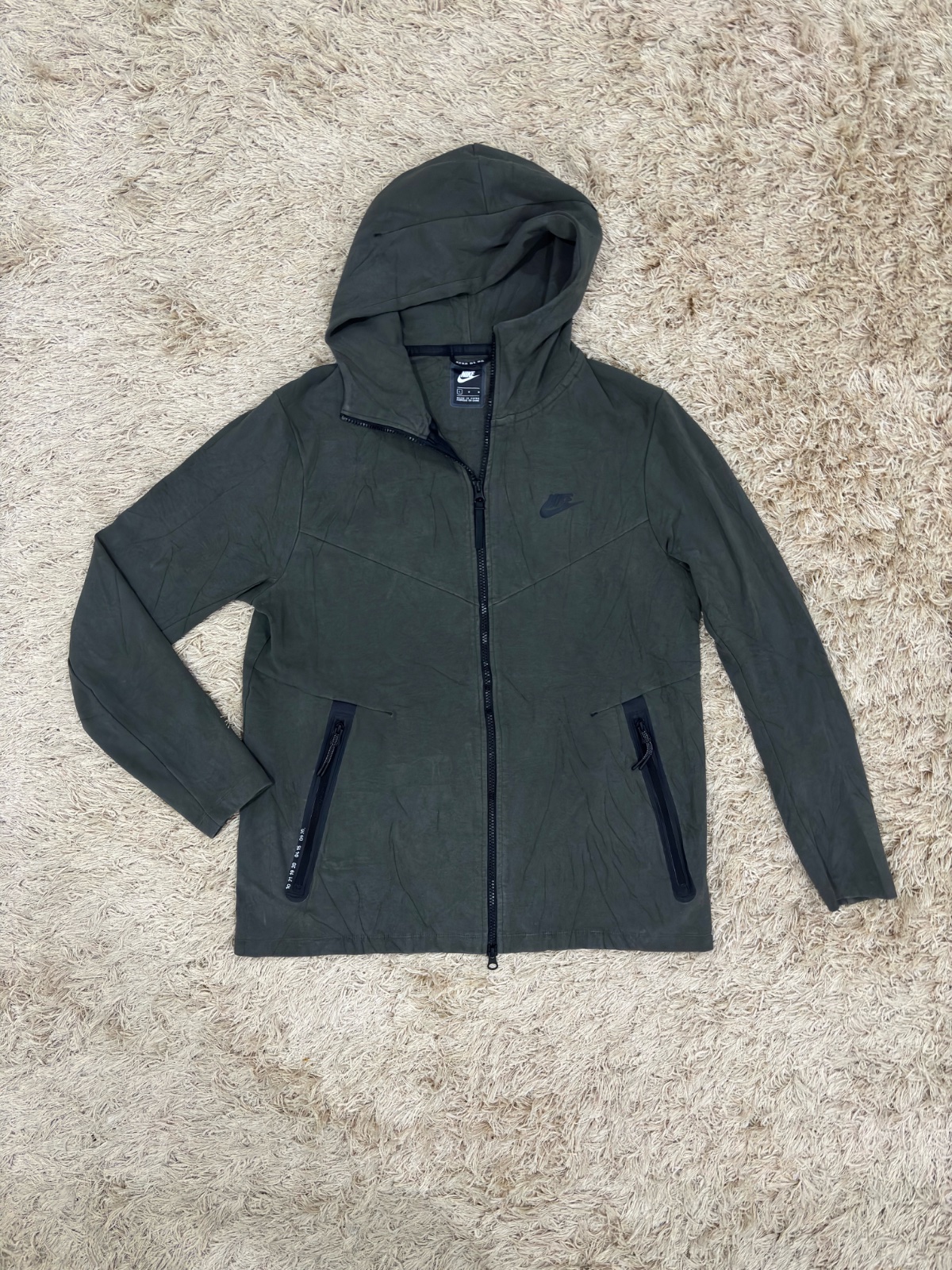 VESTE NIKE TECH VERT MILITAIRE 🫒  Authentic✅