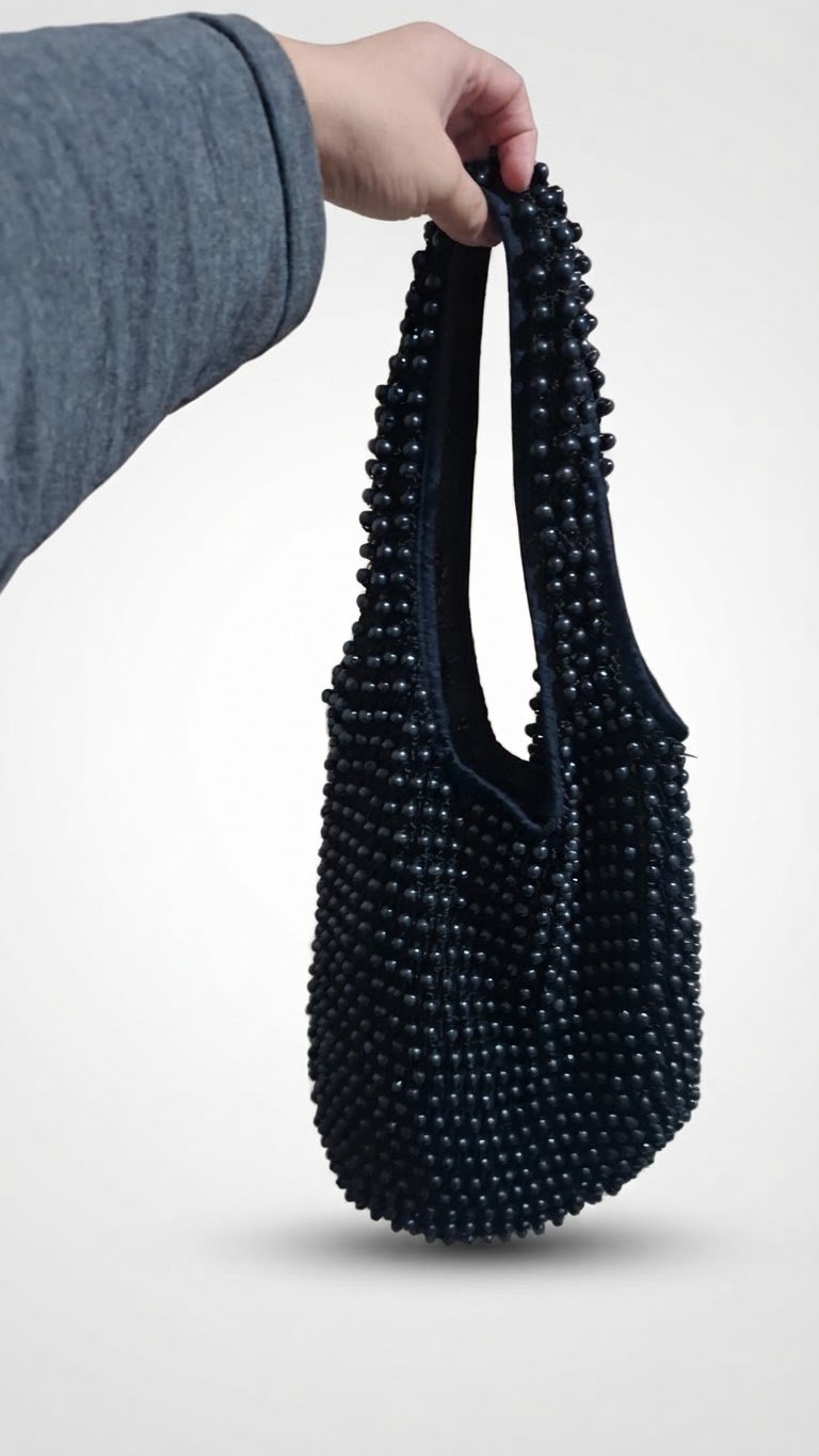 Sac noir avec des perles noir yeeeser mahleh 🥰🥰🥰🥰