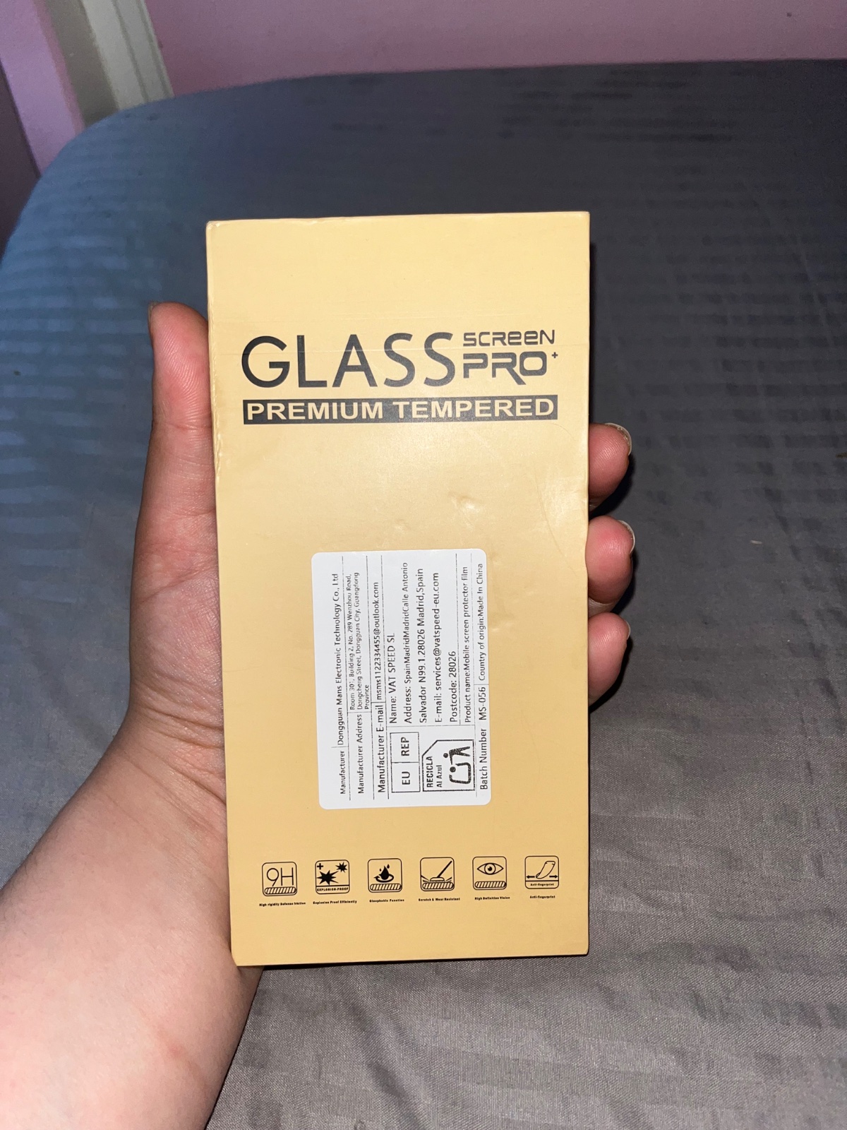 Un lot de 2 films iphone 13 avec un support de téléphone à ventouses en silicone