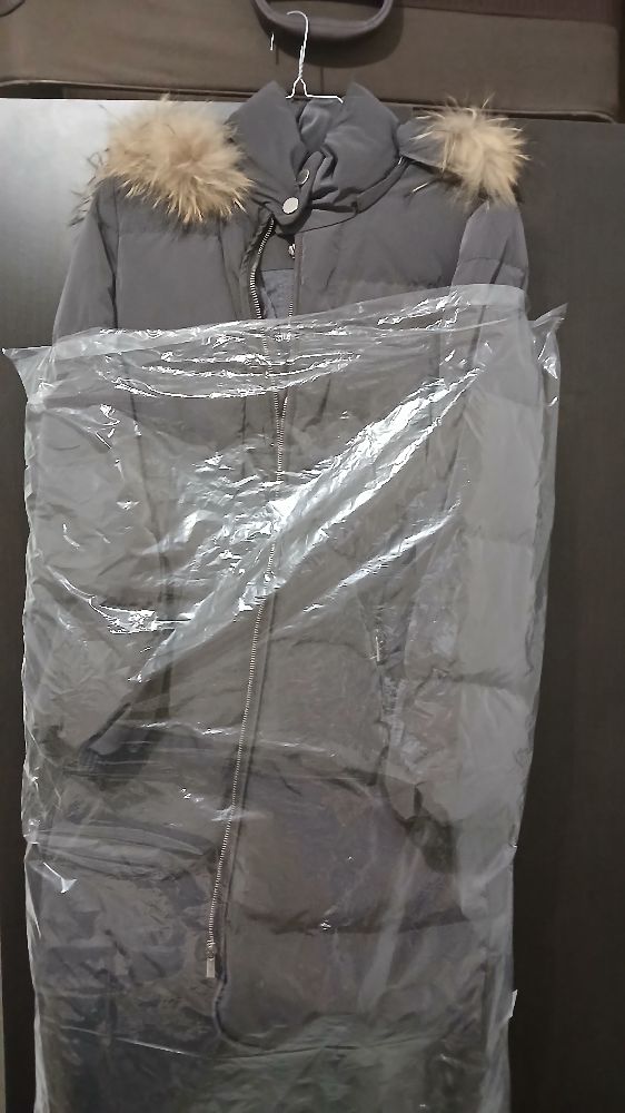 Doudoune gris charbon 5china,rzina,dafi barcha,tarboucha fourrure, jdida jdida ,sans faute ,sans défaut w men ghir mata8salha ,tlabes 38,40