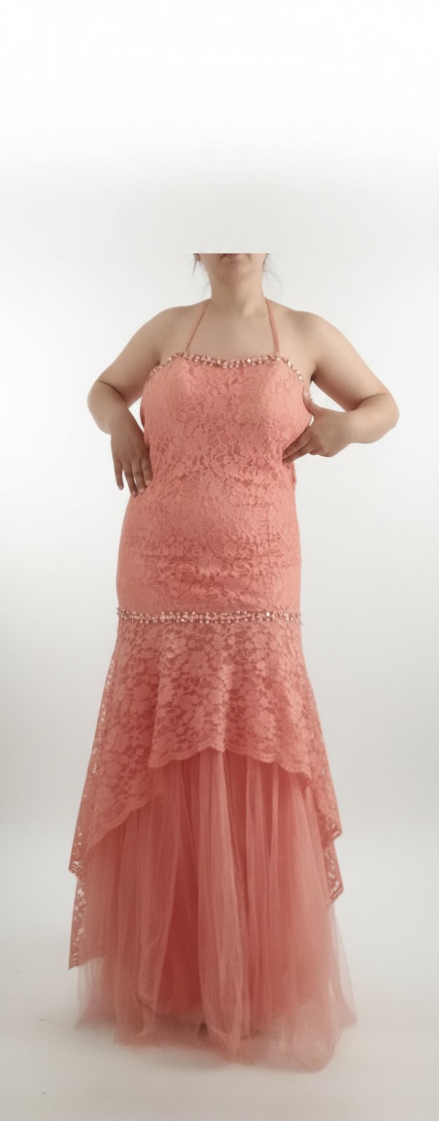 Robe soirée orangé doux,tissu dentelle, jolie, la taille 36,38 