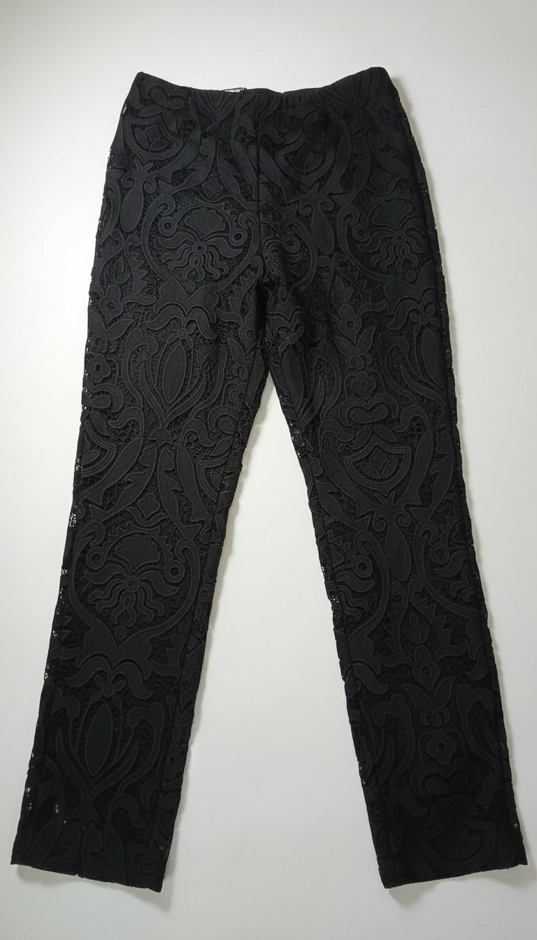 Pontalon noire tissu dentelle avec doublure,la taille 36,de la marque valentine