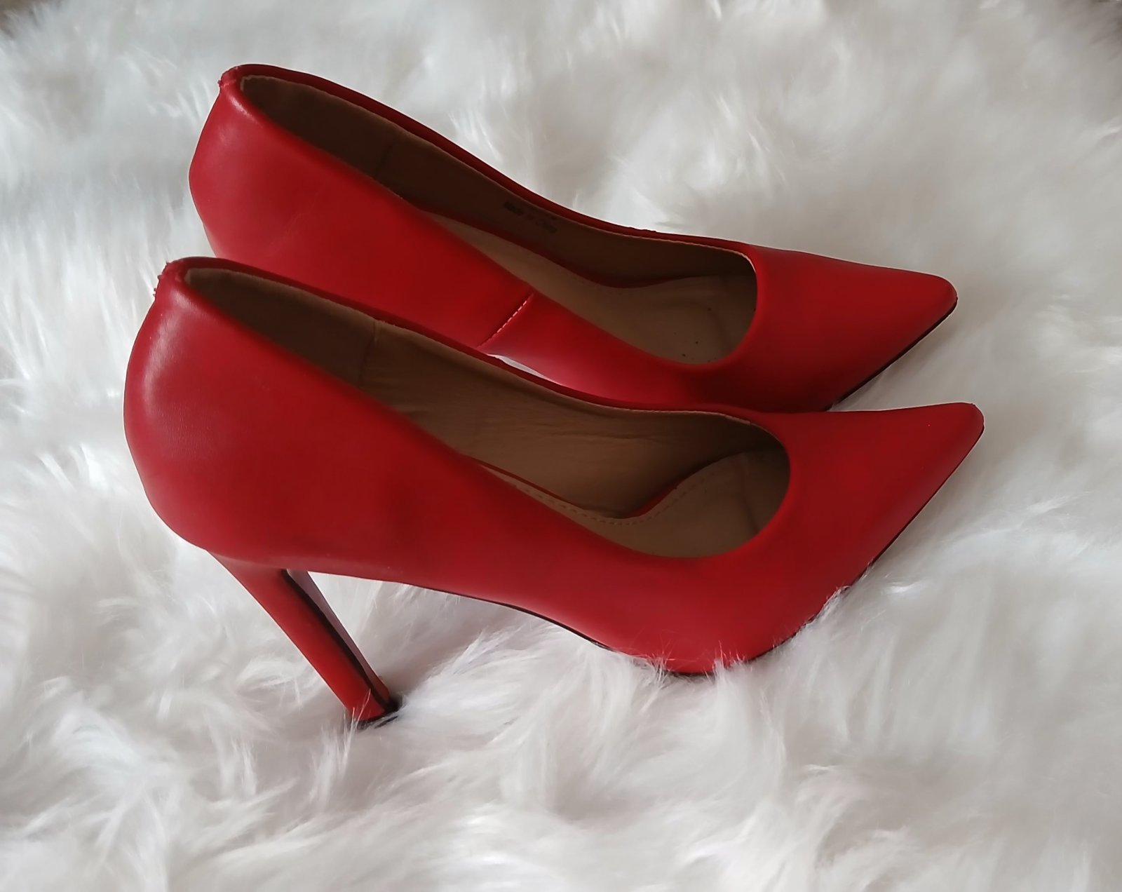 Escarpins talons, couleur rouge,pointure 37