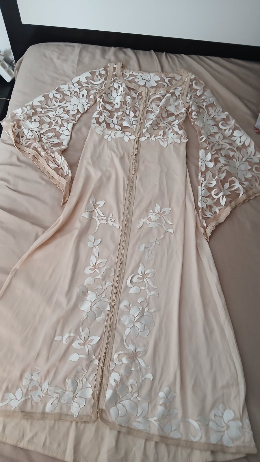 Robe soirée peige , transparente me fou9,la la taille 38,40 