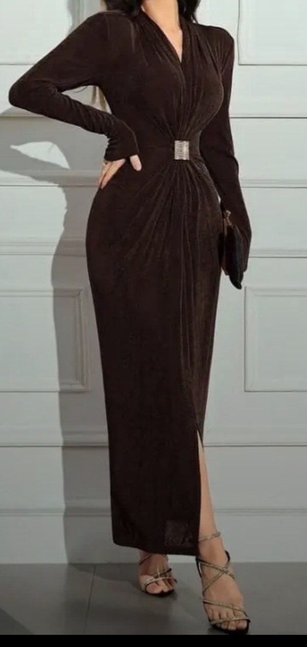 Robe velour jdida bako,much malbousa jemla,couleur tendance chocolat,tlabes la taille 36,38,twila yeser to9tel 3al bdan 
