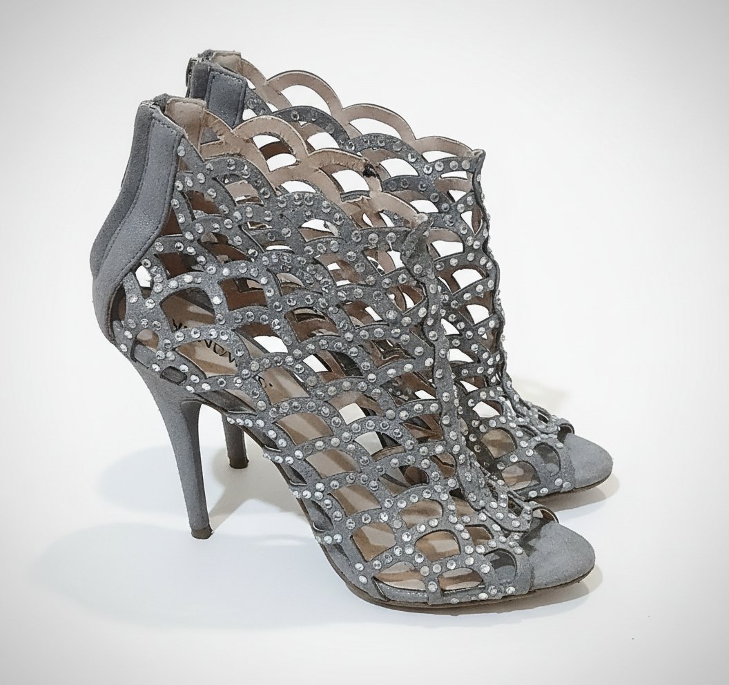 Sandale talons gris soirée avec strasse sans défauts ,pointure 39.5 et 40 de la marque nine west
