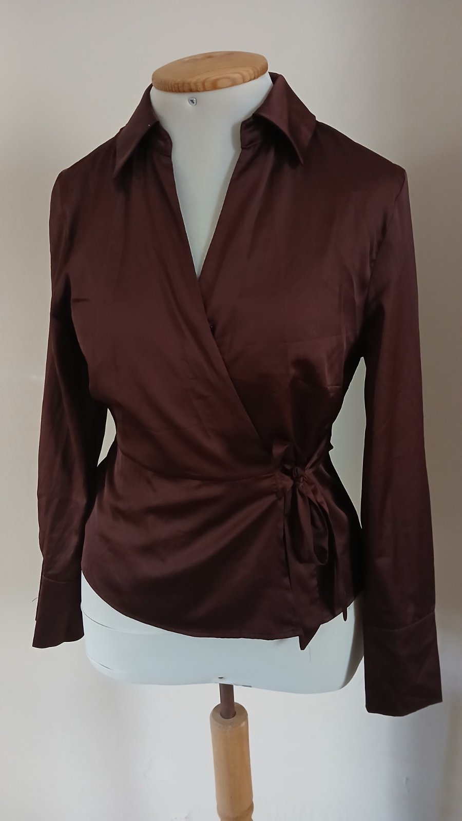 Chemise satiné,couleur chocolat tendance, la taille 38,40 