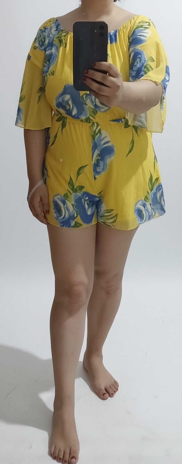 Robe chort,sayafi, couleur jaune citrons fleurie, la taille 38,40 