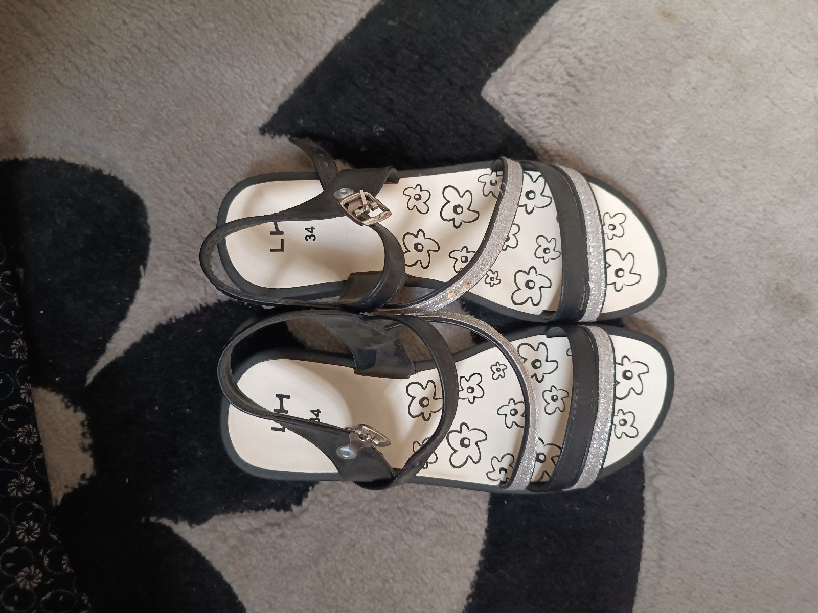 Sandales filles importees neuves 