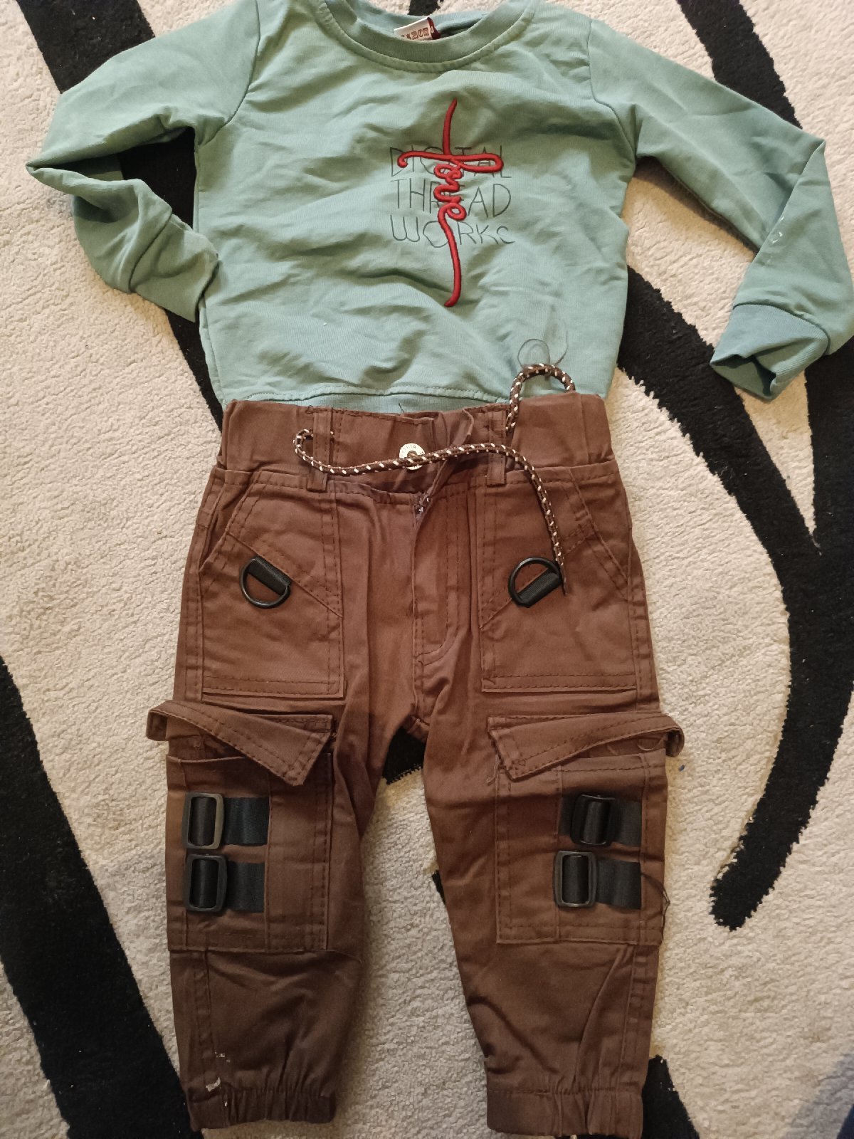 Tenue bebe garçon 1ans tres peu portée