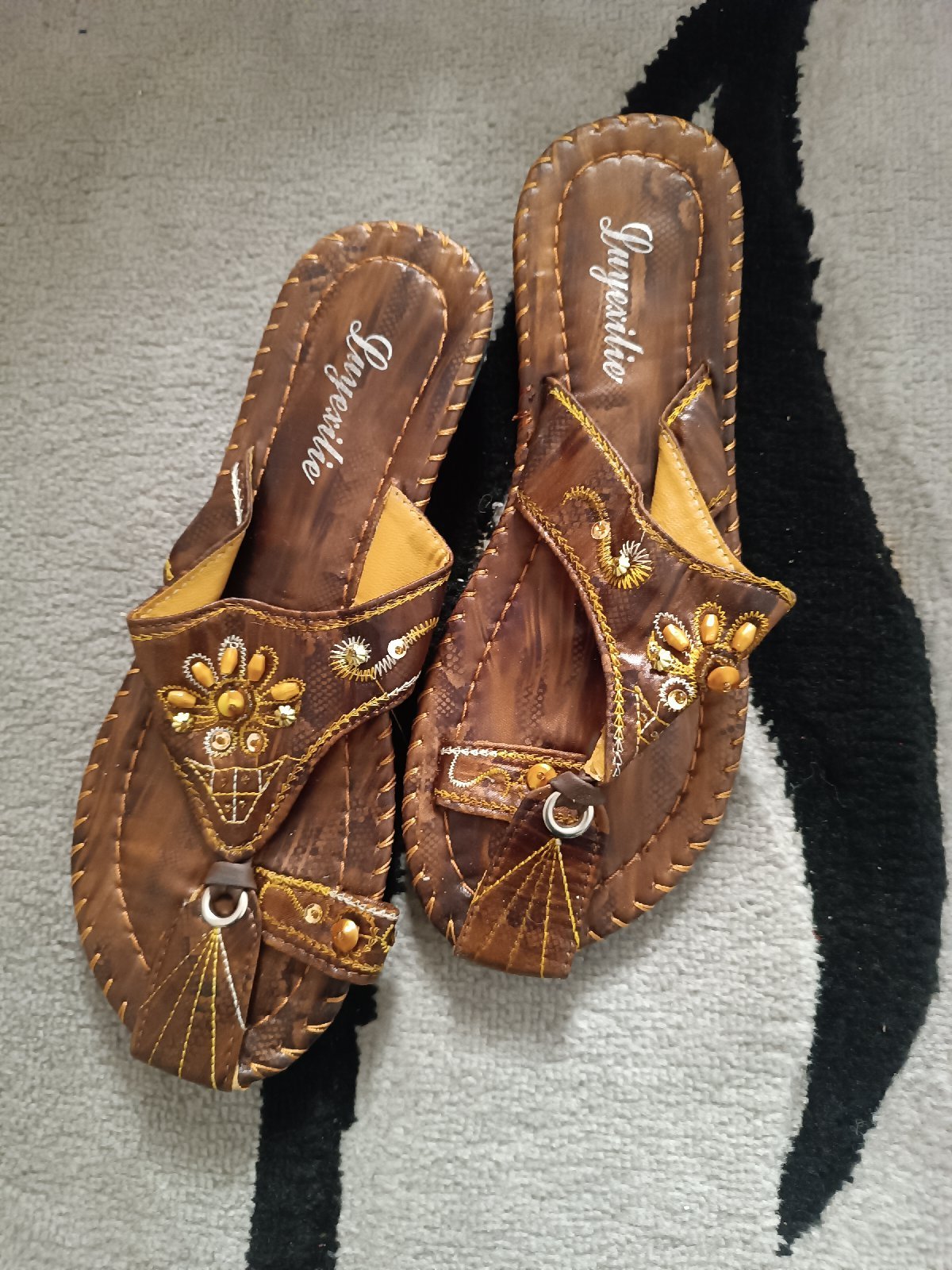 Tongs style traditionnelles