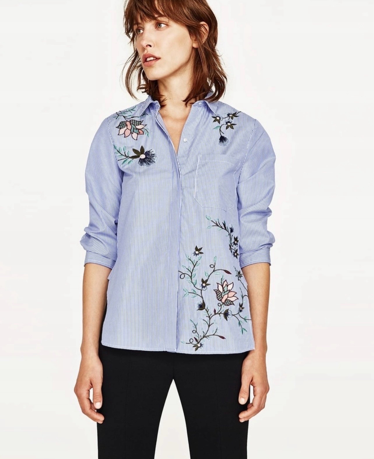 Chemise Zara en popeline rayée avec broderies florales taille XS