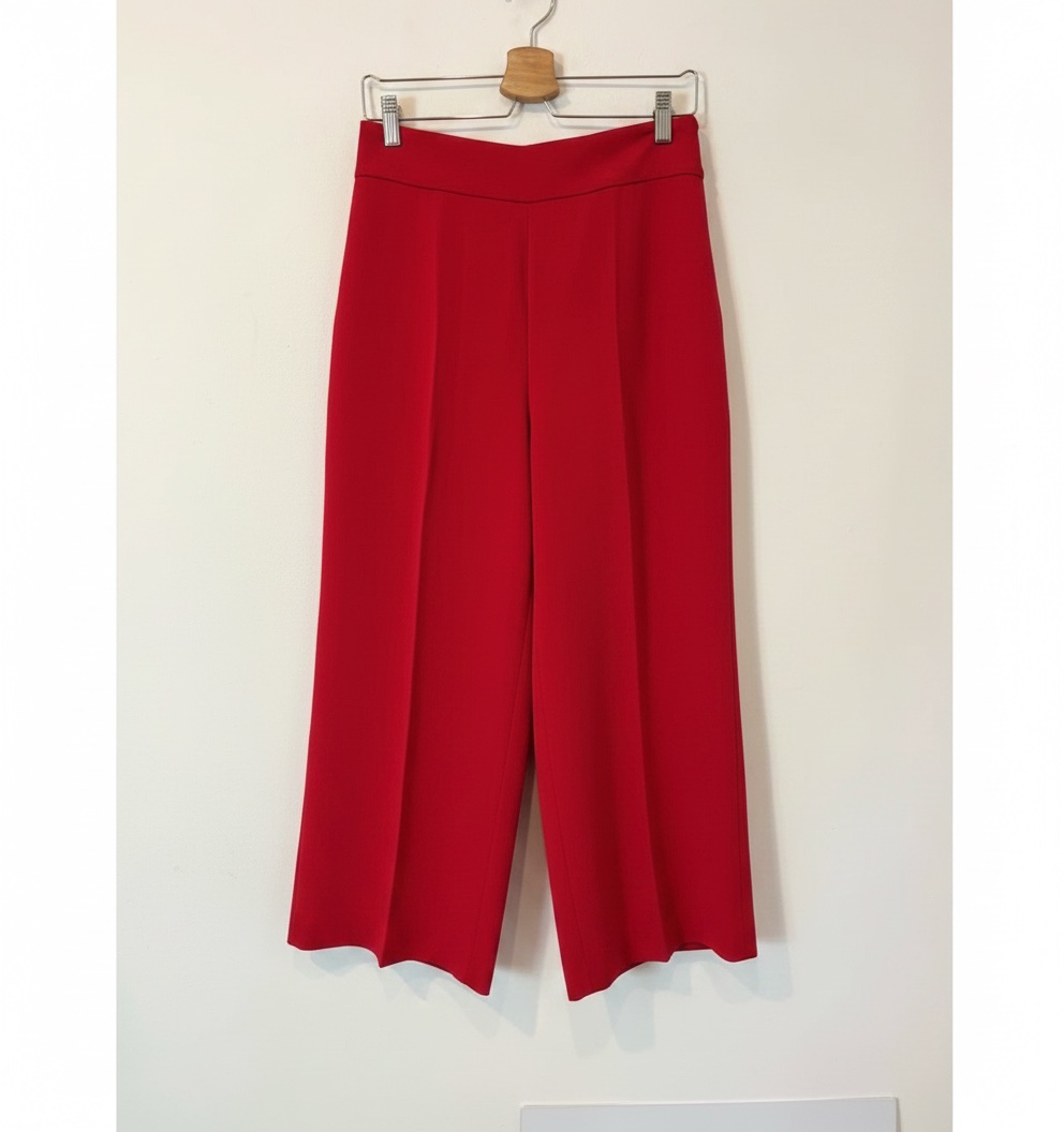 Pantalon à cheville rouge de la marque Zara 