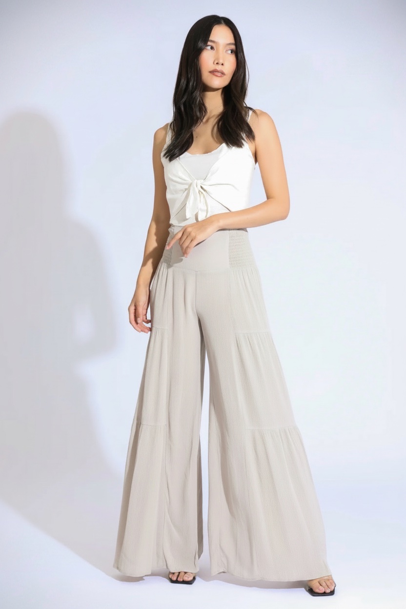 Pantalon à jambes larges et volantées, taille cintrée de la marque REWASH