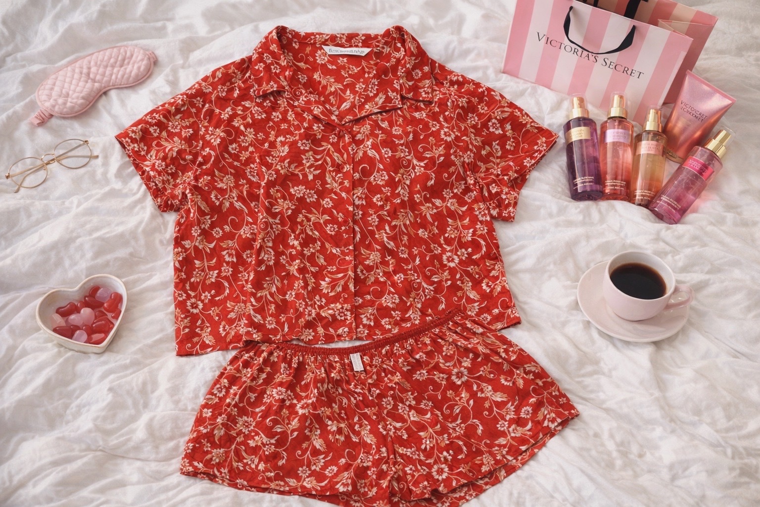 Pyjama Victoria's Secret, comprenant un chemisier a manches courtes boutonné et un short Taille S