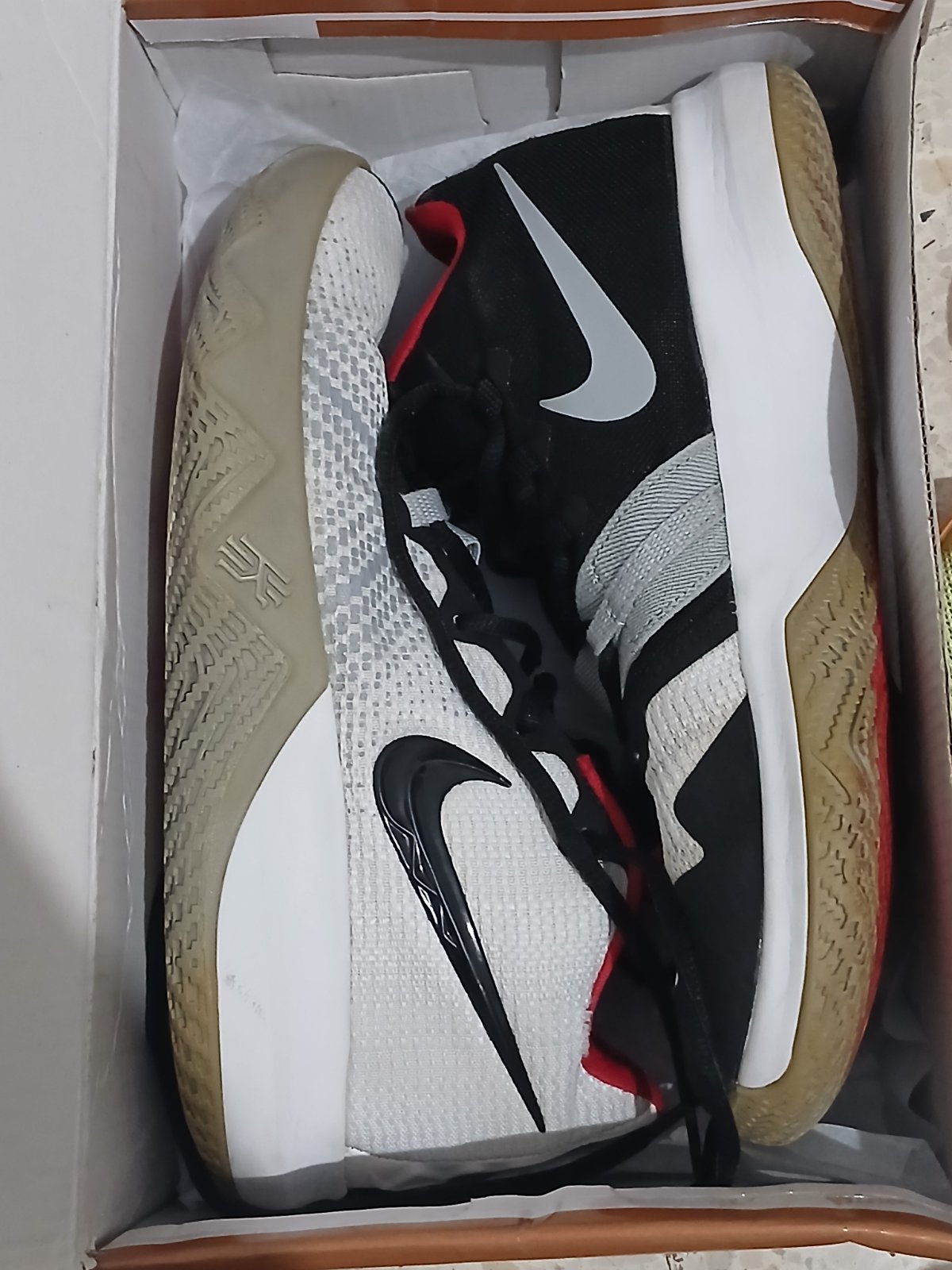 Nike Basketball Noir & Blanc – Très bon état