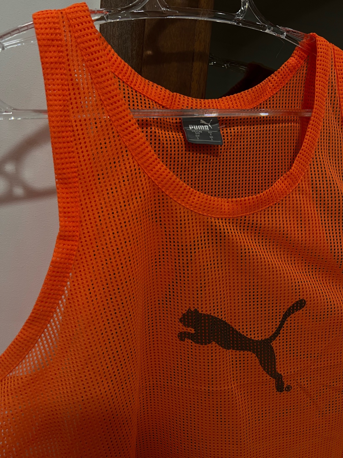 Pul de sport orange du marque puma importer trop stylee portee une seul fois 