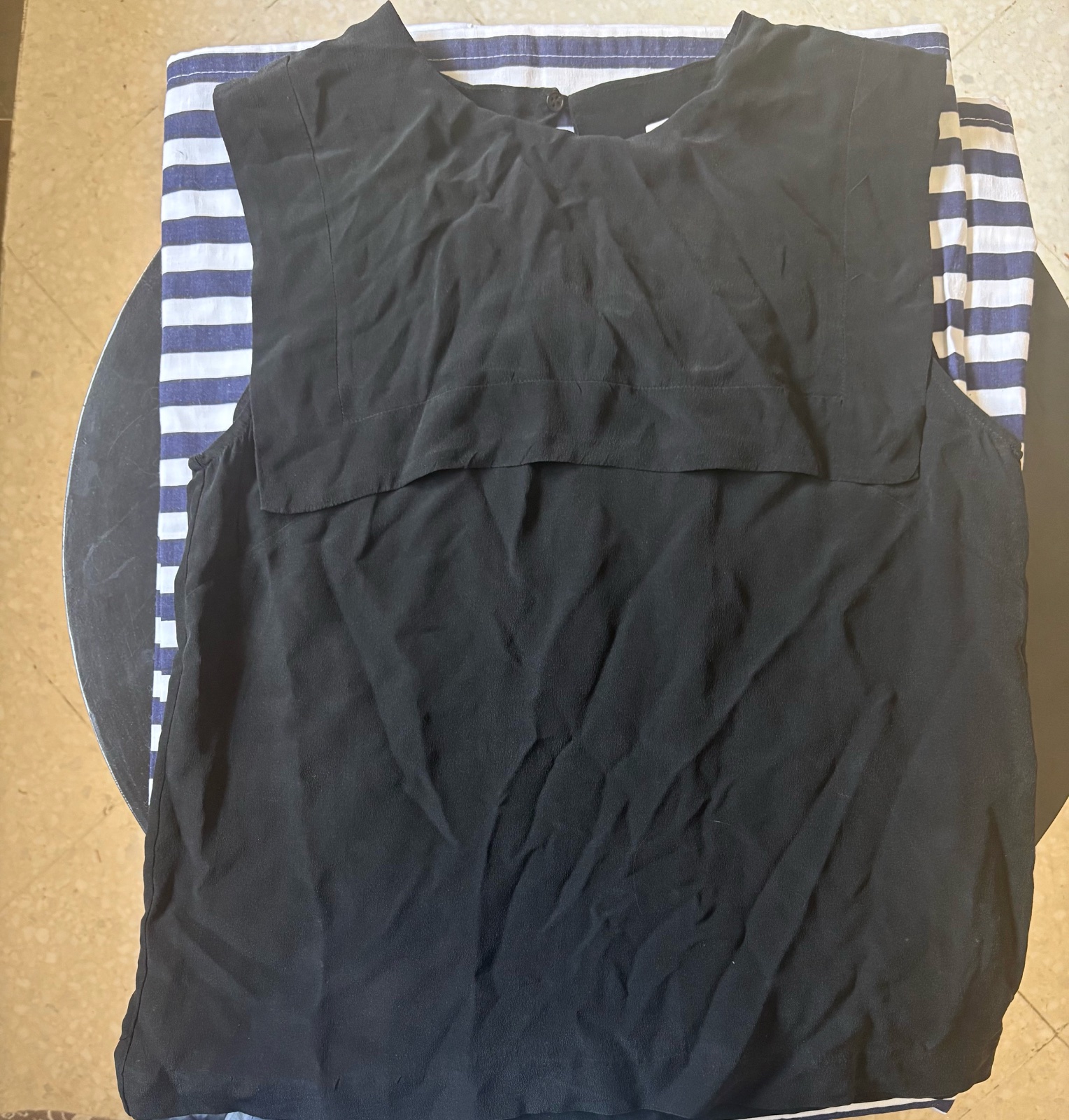 Haut noir en sois sandro taille 3