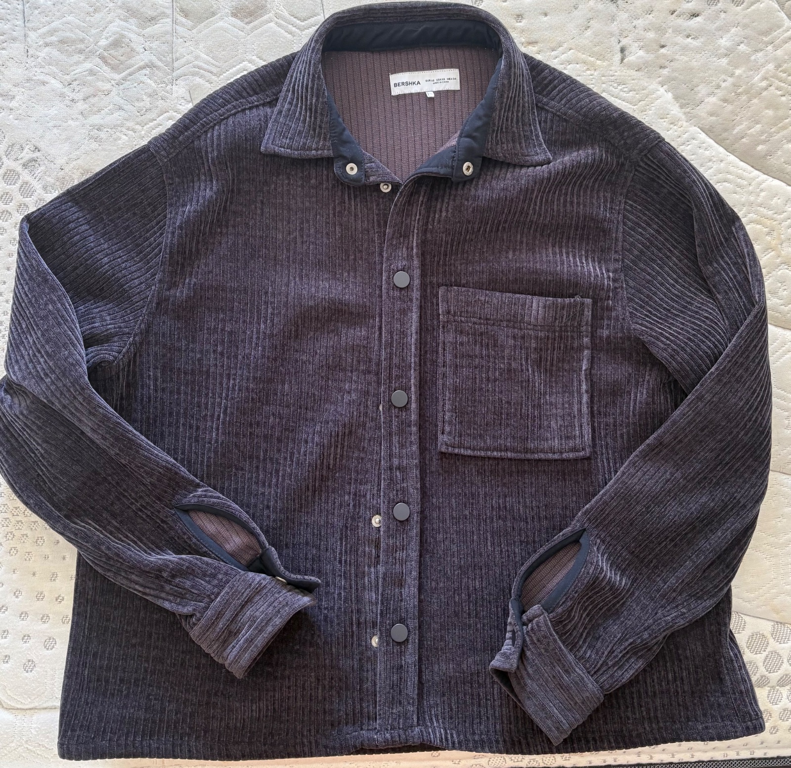 Sur chemise noir en velours