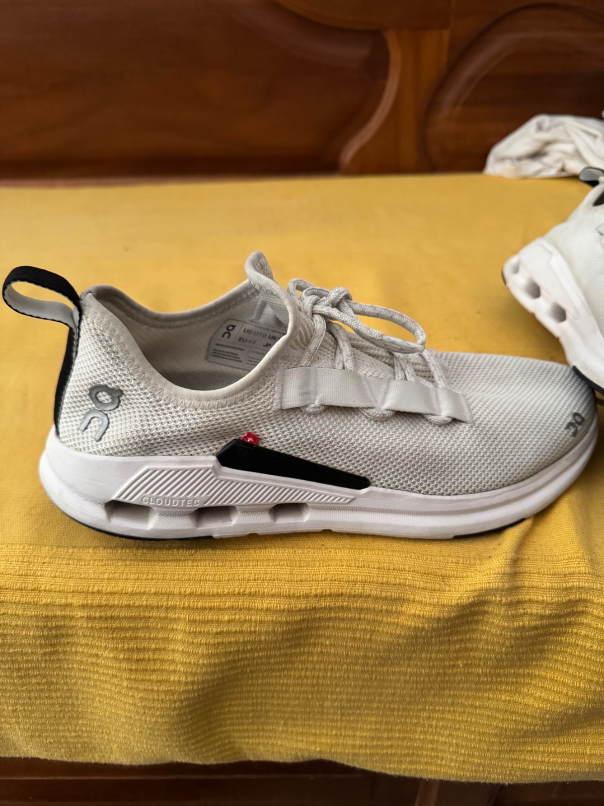 On Running Cloudeasy Shoes