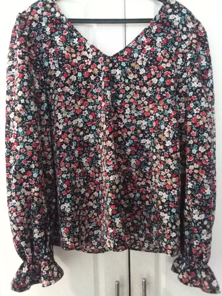 Tunique shein fleurie avec dentelle au dos