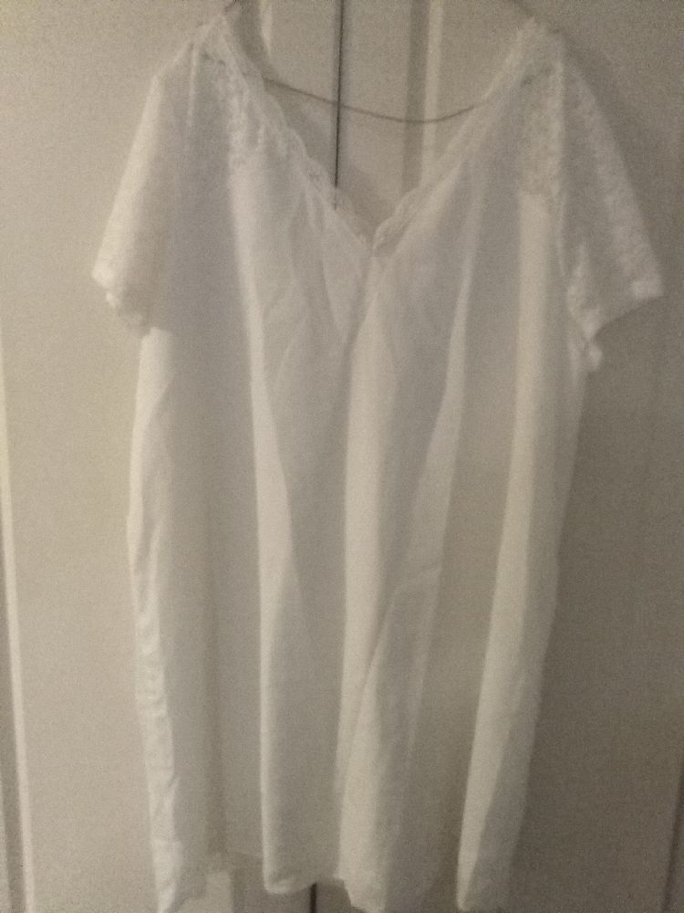 Robe blanche trapèze avec dentelle 