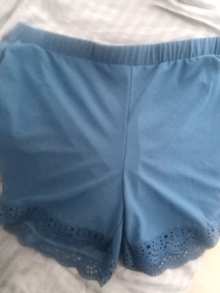 Short neuf janina
