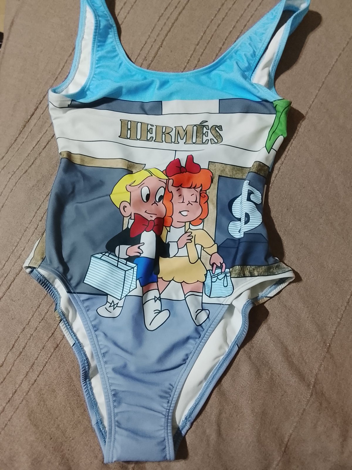 Maillot de bain une pièce très original 