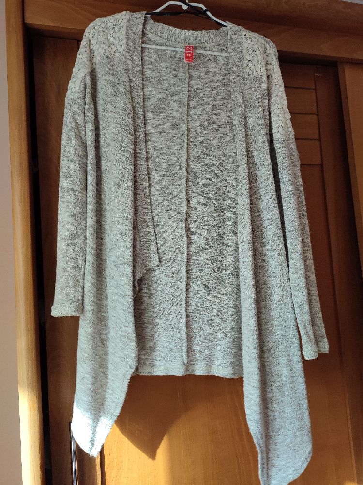 Gilet avec details en dentelles 