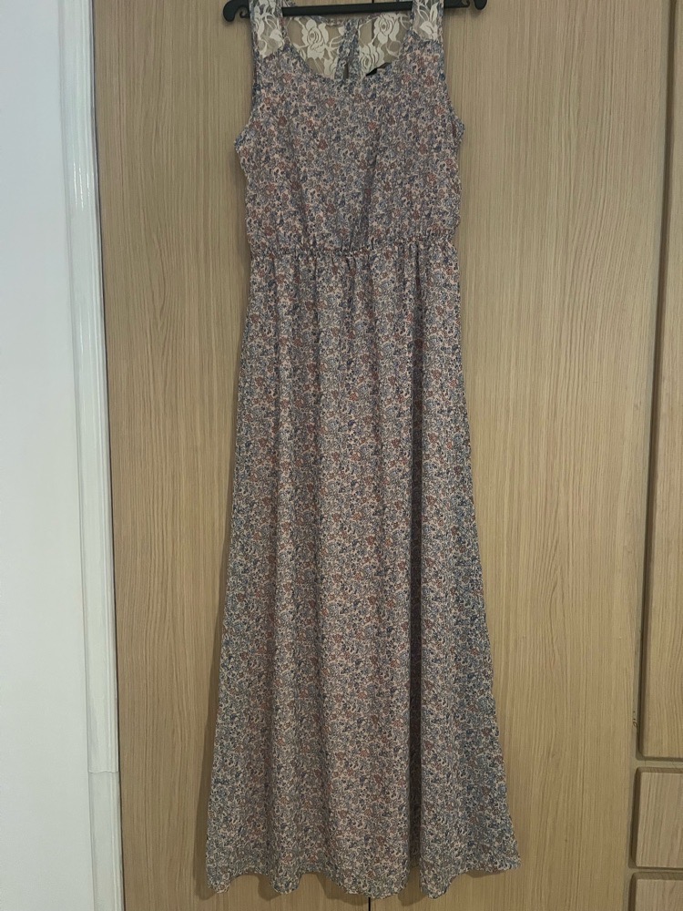 Robe maxi avec details en dentelle 