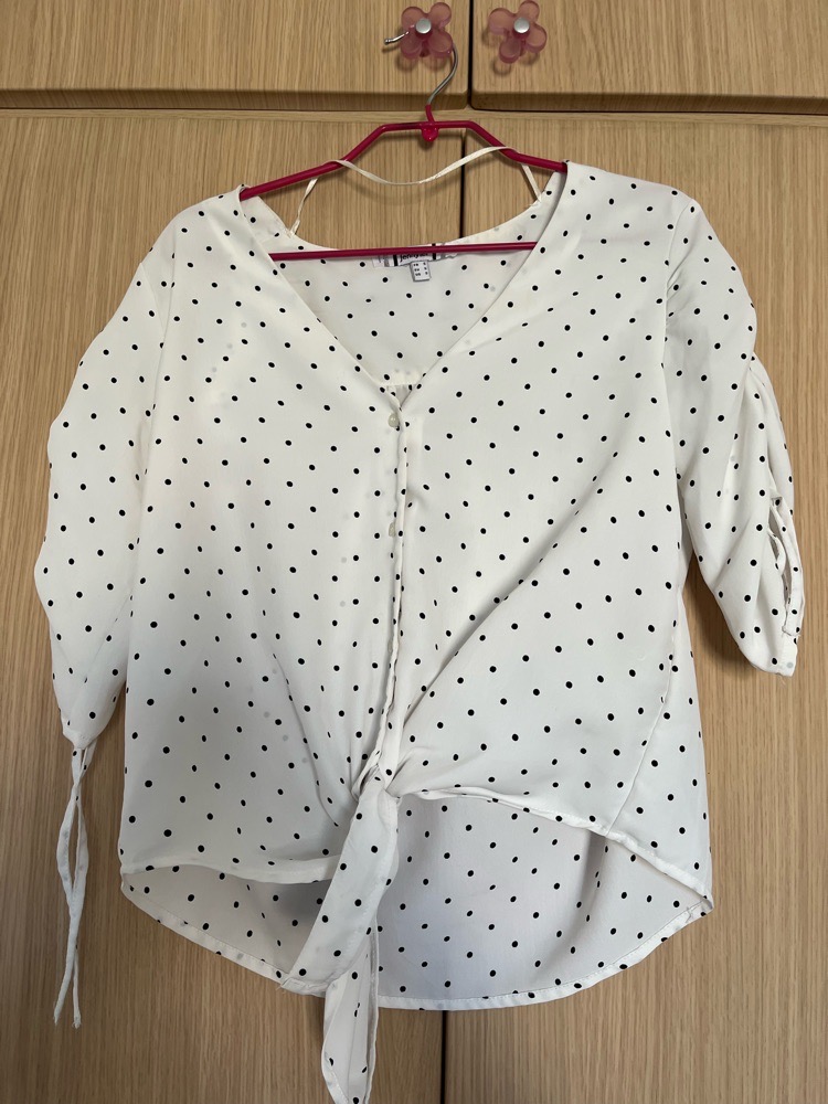 Polka dot shirt 🖤🤍