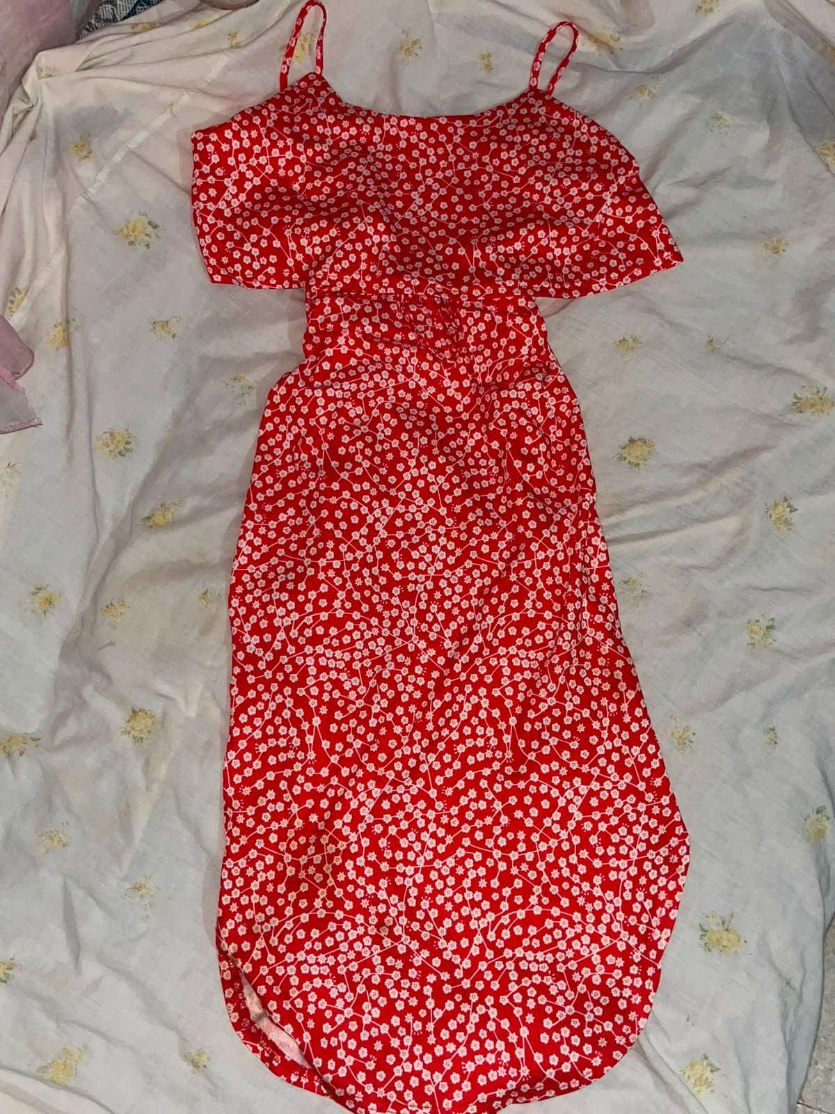 Robe rouje fleurie 
