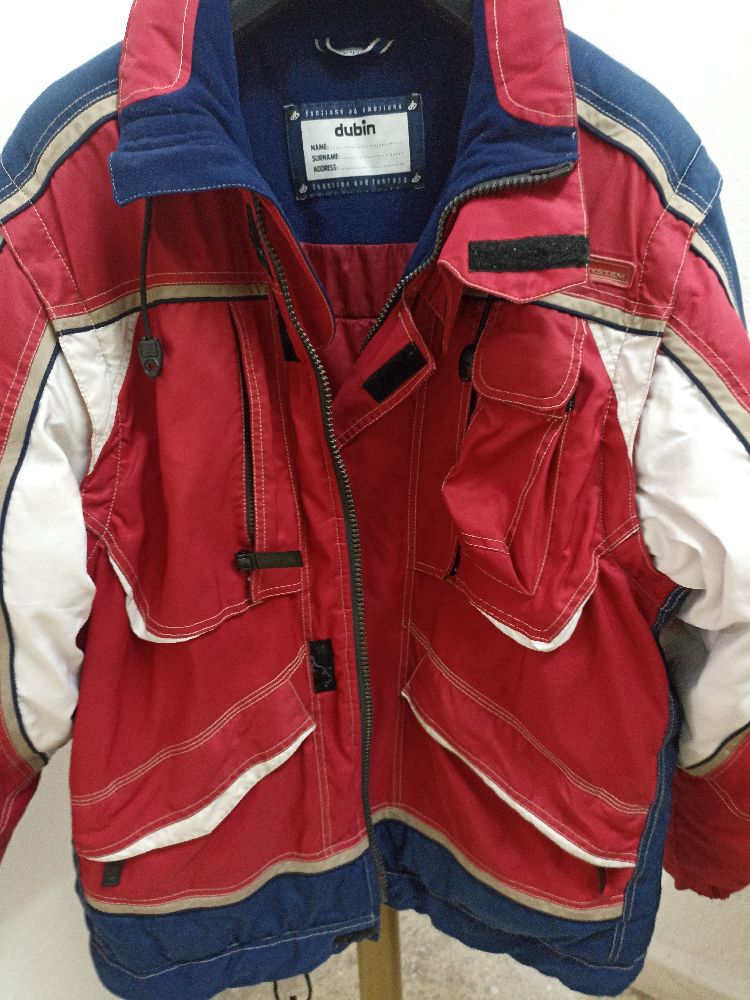 Blouson rouge et bleu