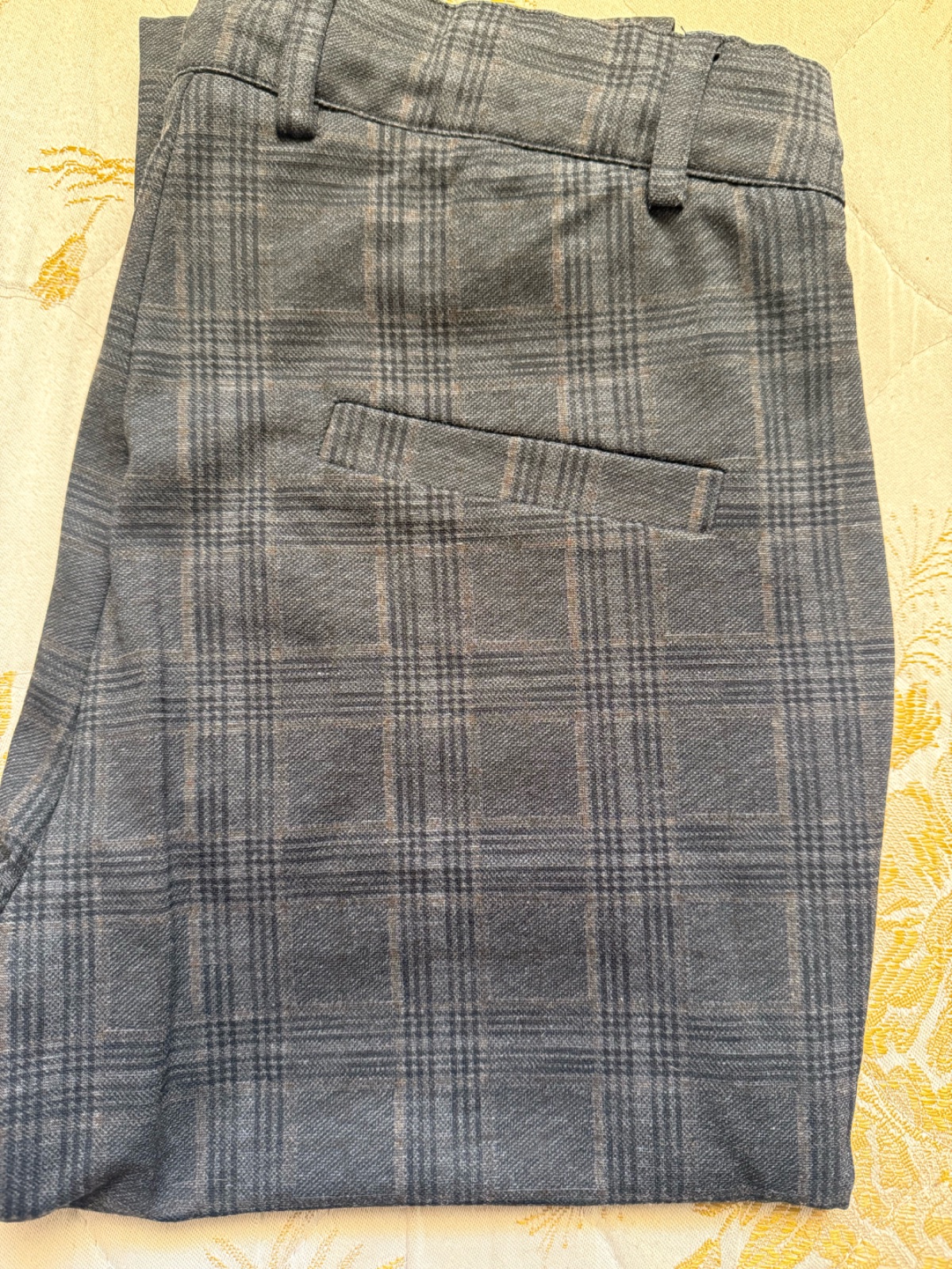Pantalon exist pour des evennements