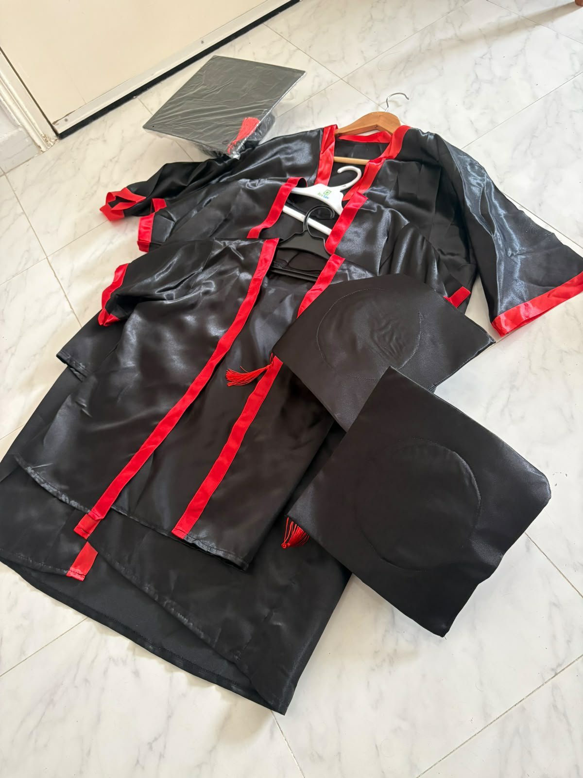 Robes de soutdnance+chapeaux