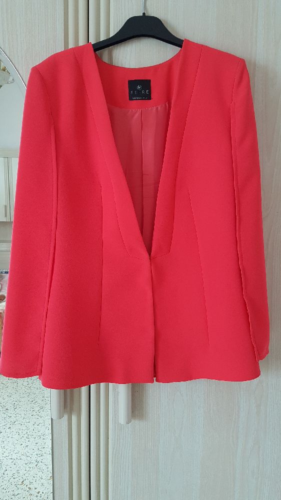 Veste rouge corail