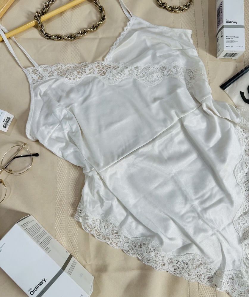 LINGERIE EN DENTELLE BLANC