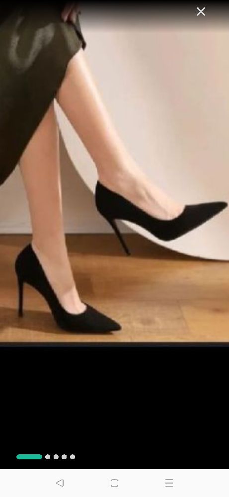 Escarpins noir en daim Tod's authentique pointure 39 avec talons très confortable avec une couronne cuivré très robuste 