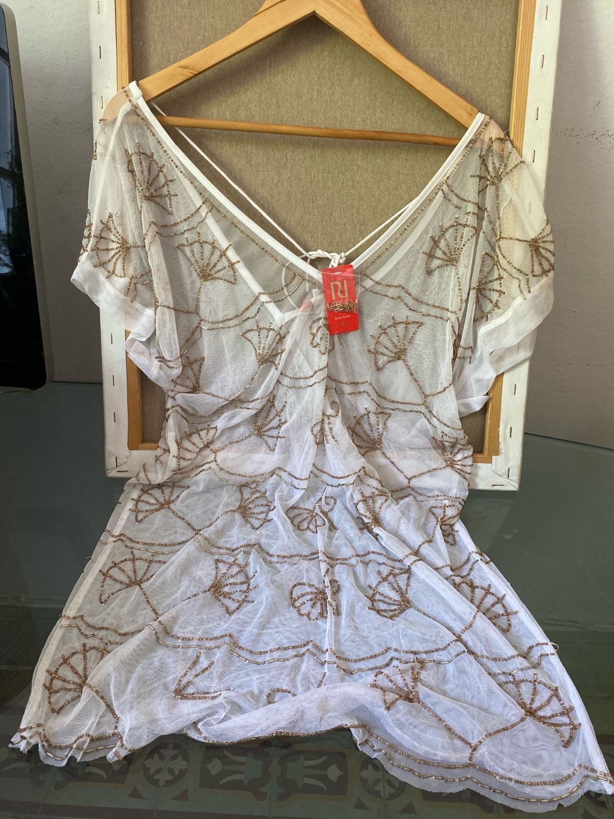 Robe de plage brodée neuve