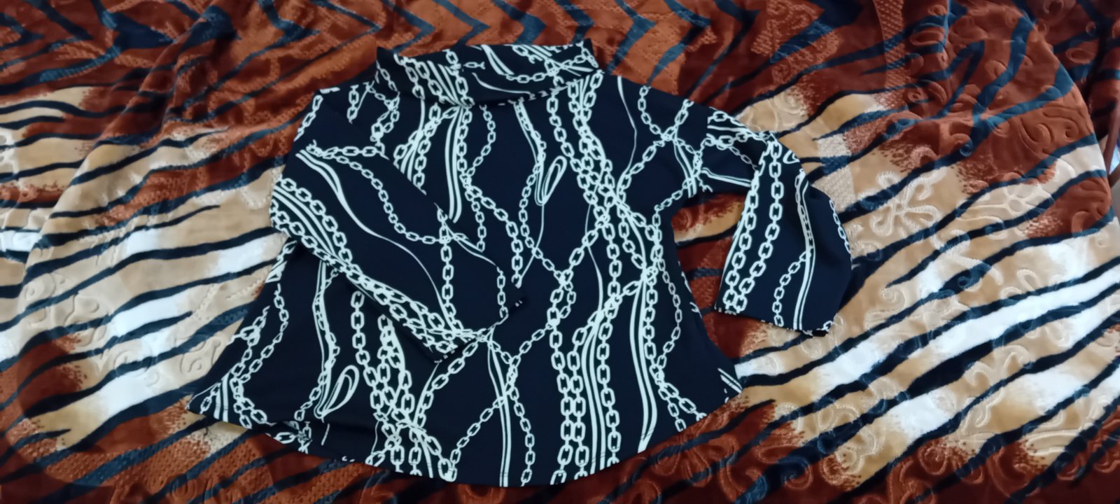 Pull de la marque deva moda