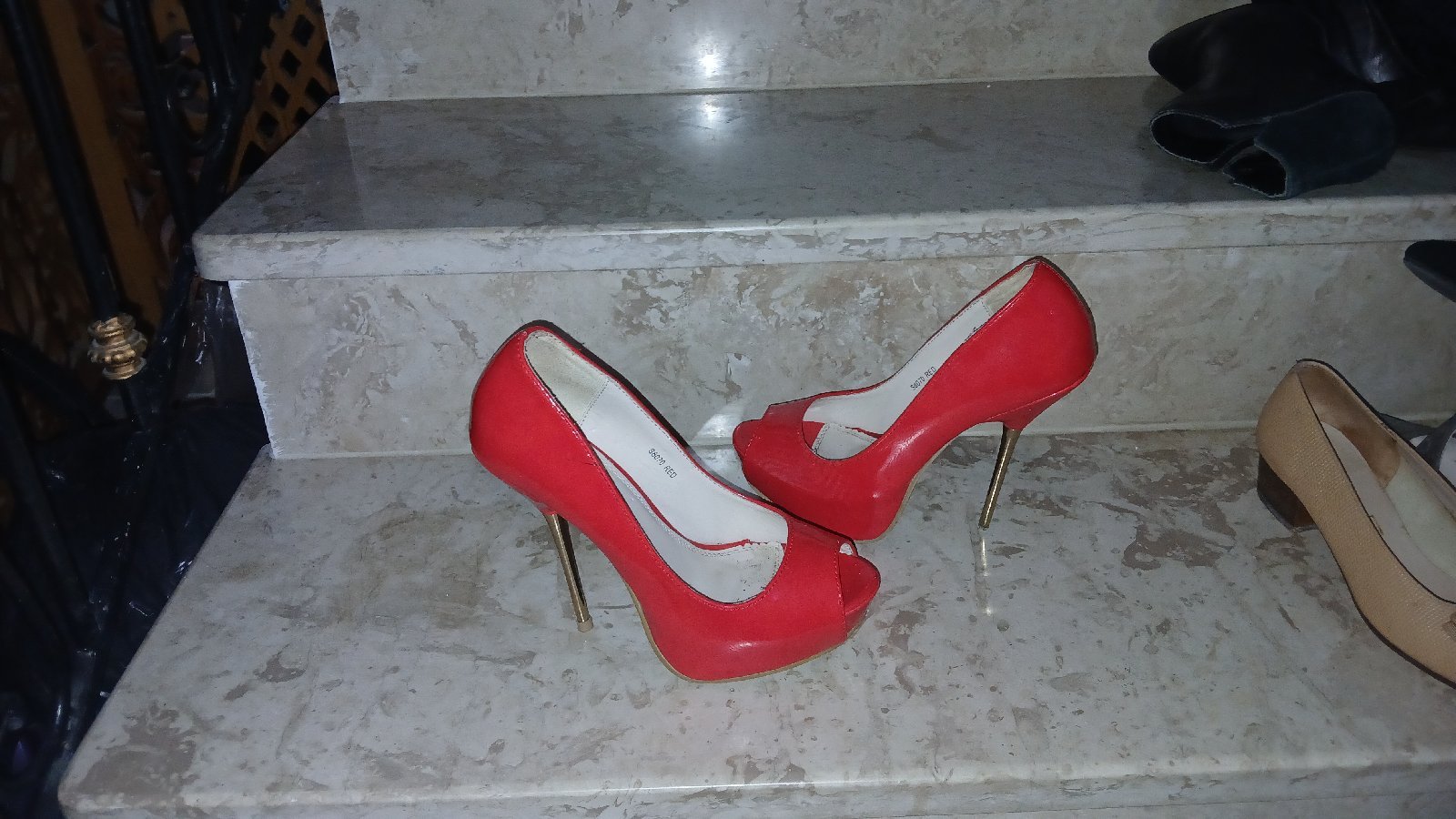 Botte rouge à talons longs