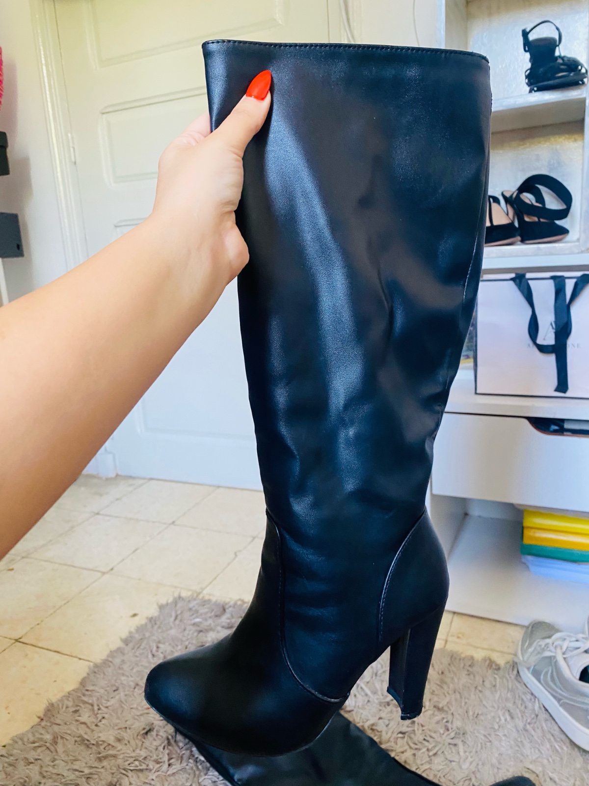 Bottes noires à talons hauts 🖤