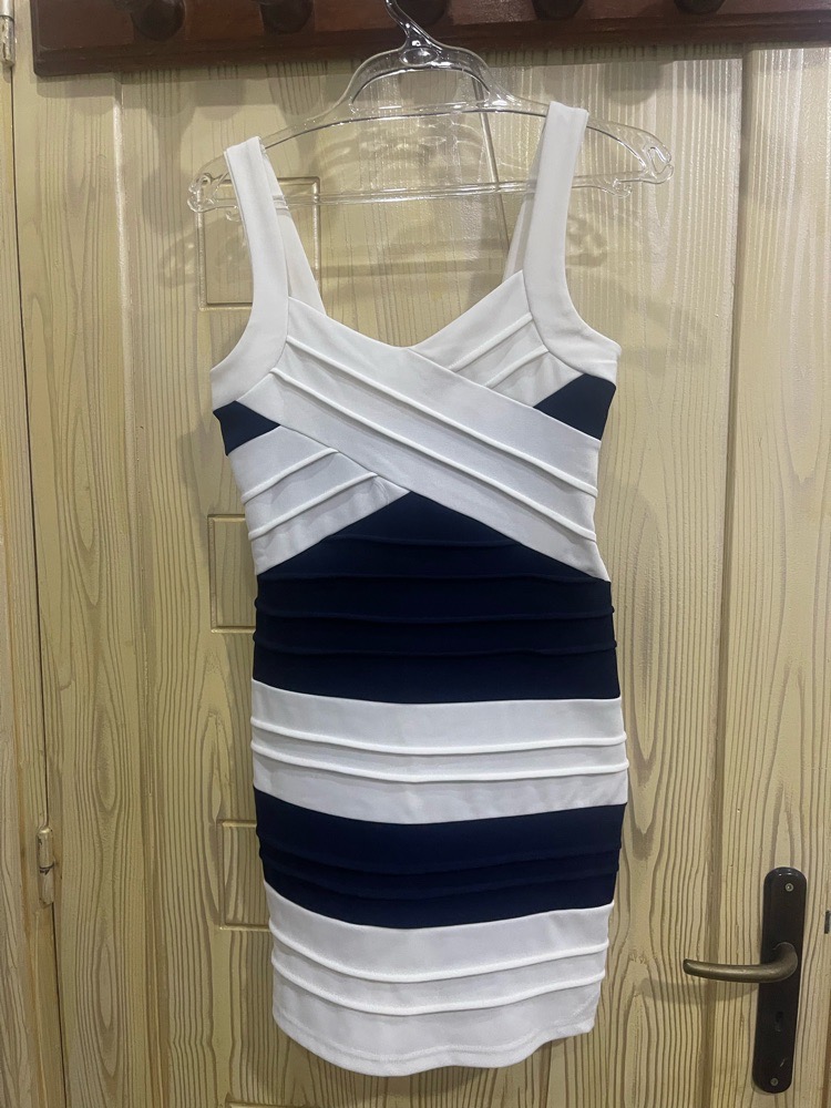 Robe ajustée tres chic 