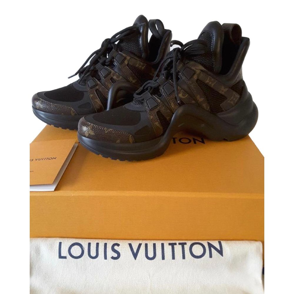 basket neuf marque Louise vuitton pointure 39